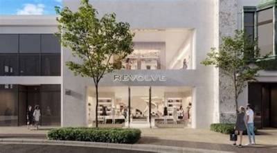 Instant Luxury: Why the Revolve E-Gift Card Is Quietly Dominating Last-Minute Fashion Gifting